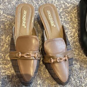 Women's Brown and Black Loafers in 6.5